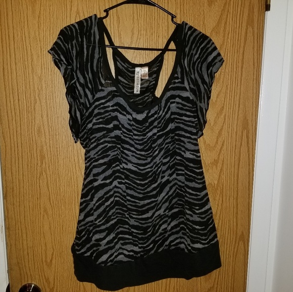 Eyeshadow Tops - Black and grey racer back style shirt